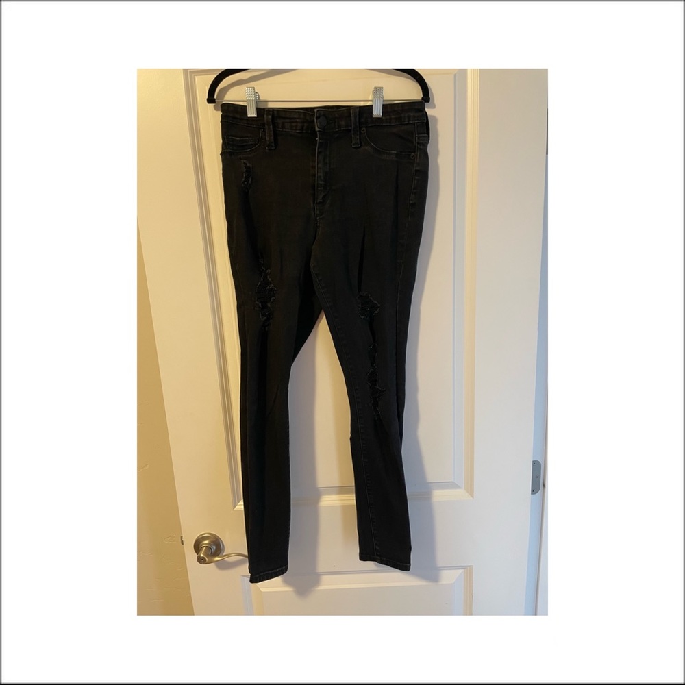 Universal Thread high rise jegging, size 29 / 8 in destroyed black